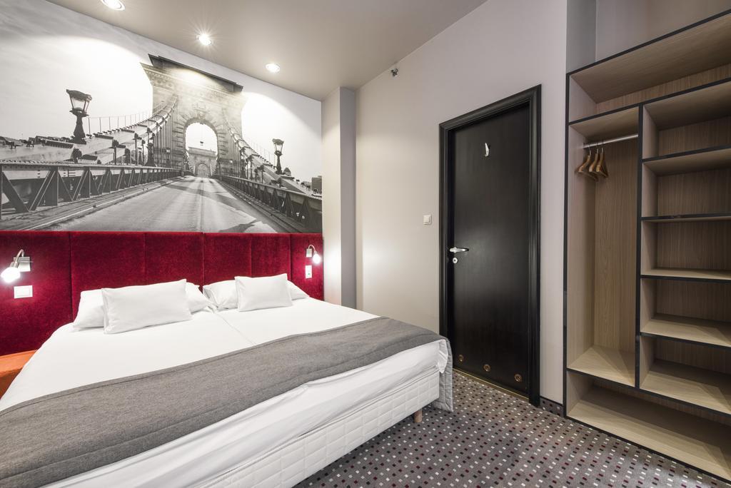 Doppel-/Zweibettzimmer mit Stadtblick