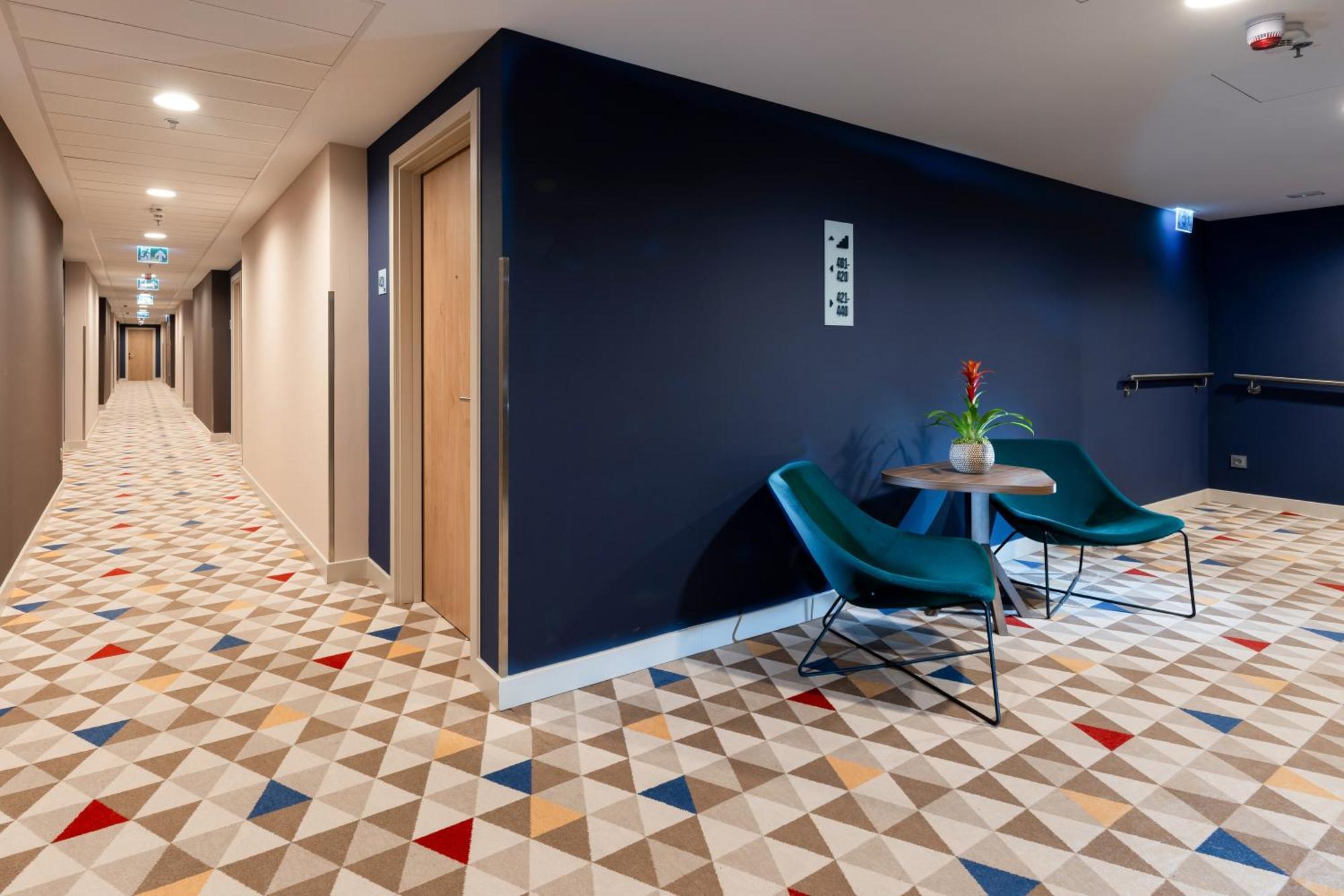 Queen Room Accessible