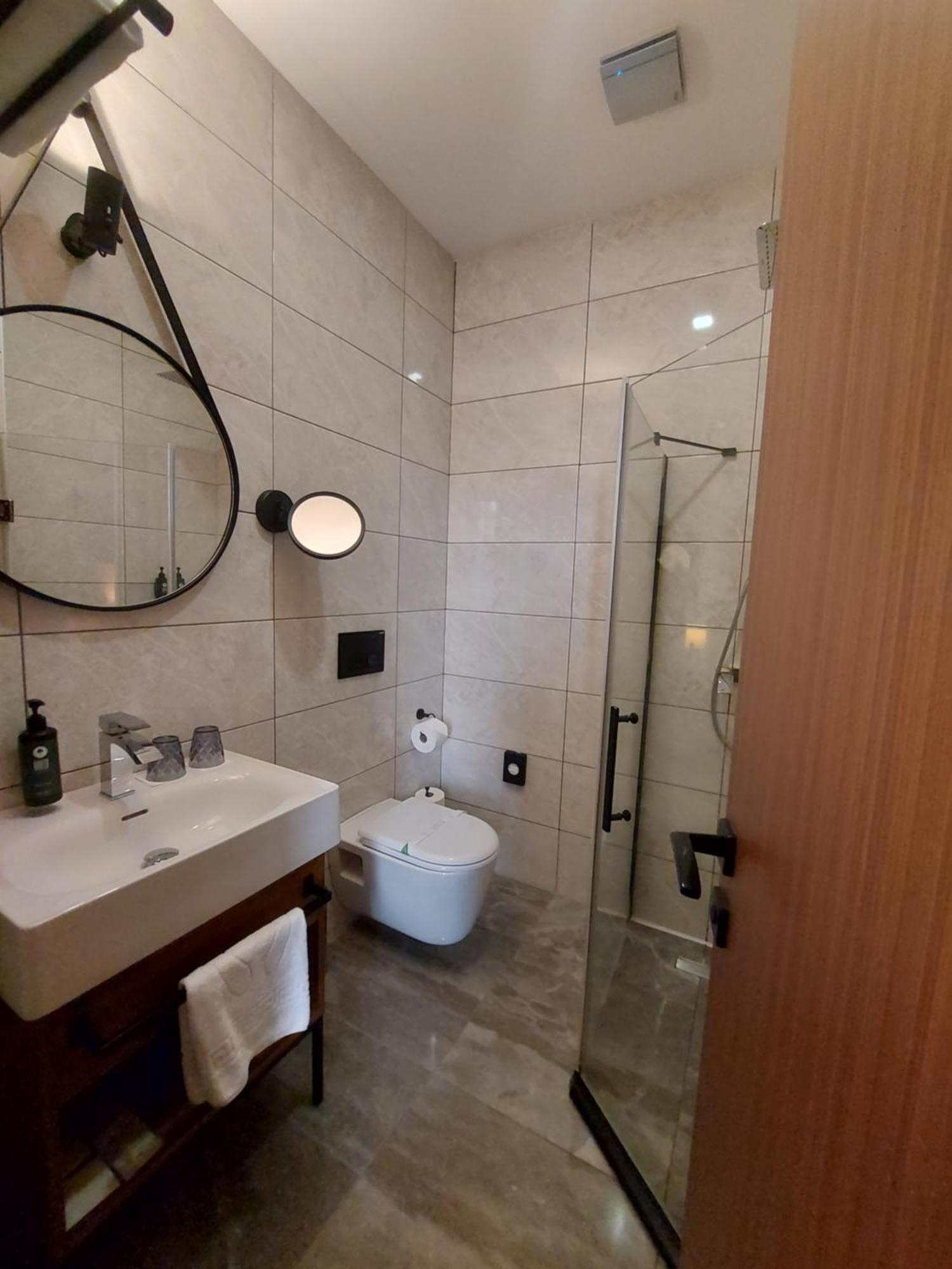 Quarto Queen Económico - Não Fumador