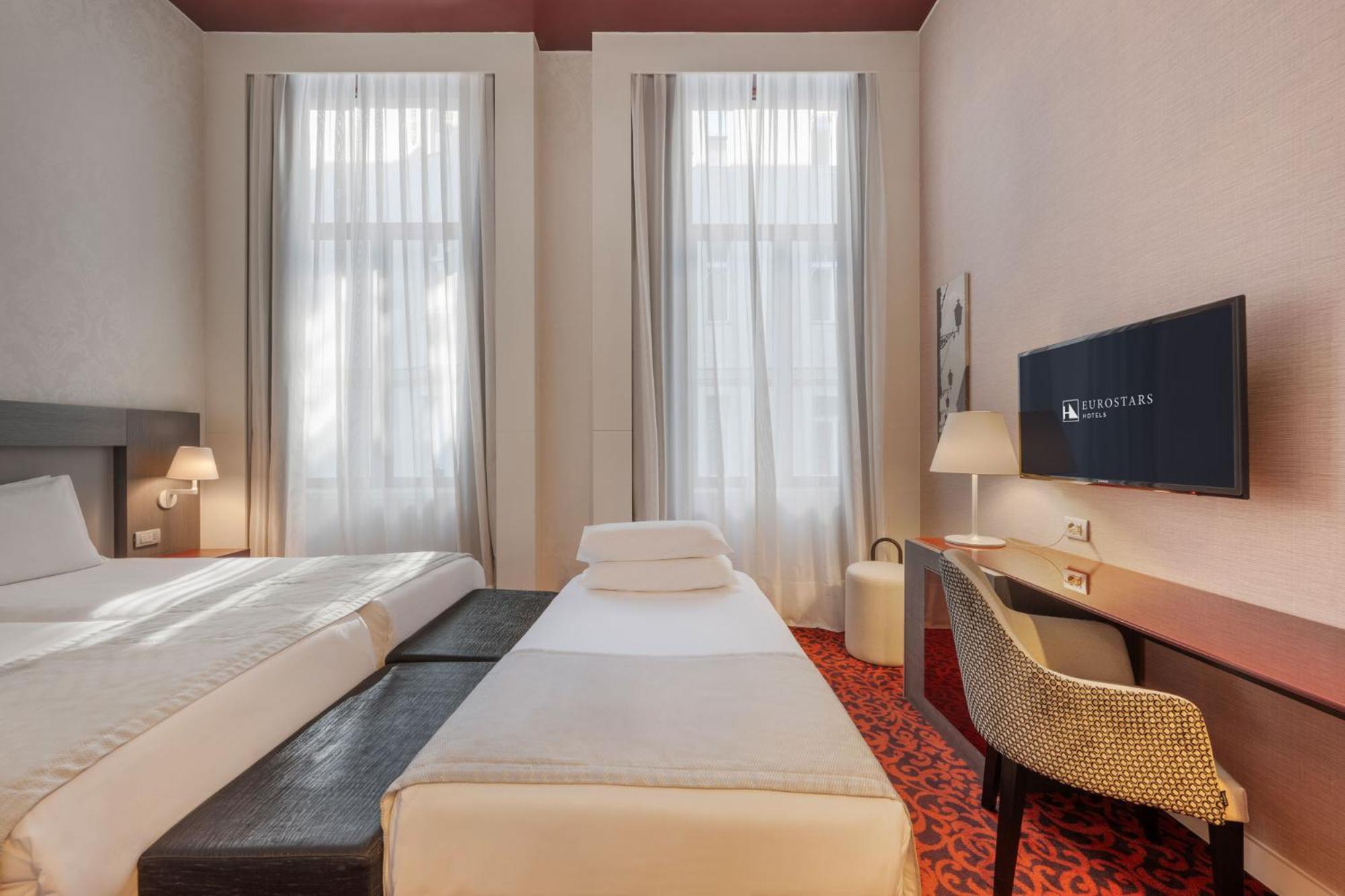 Quarto Duplo Deluxe com Cama Extra