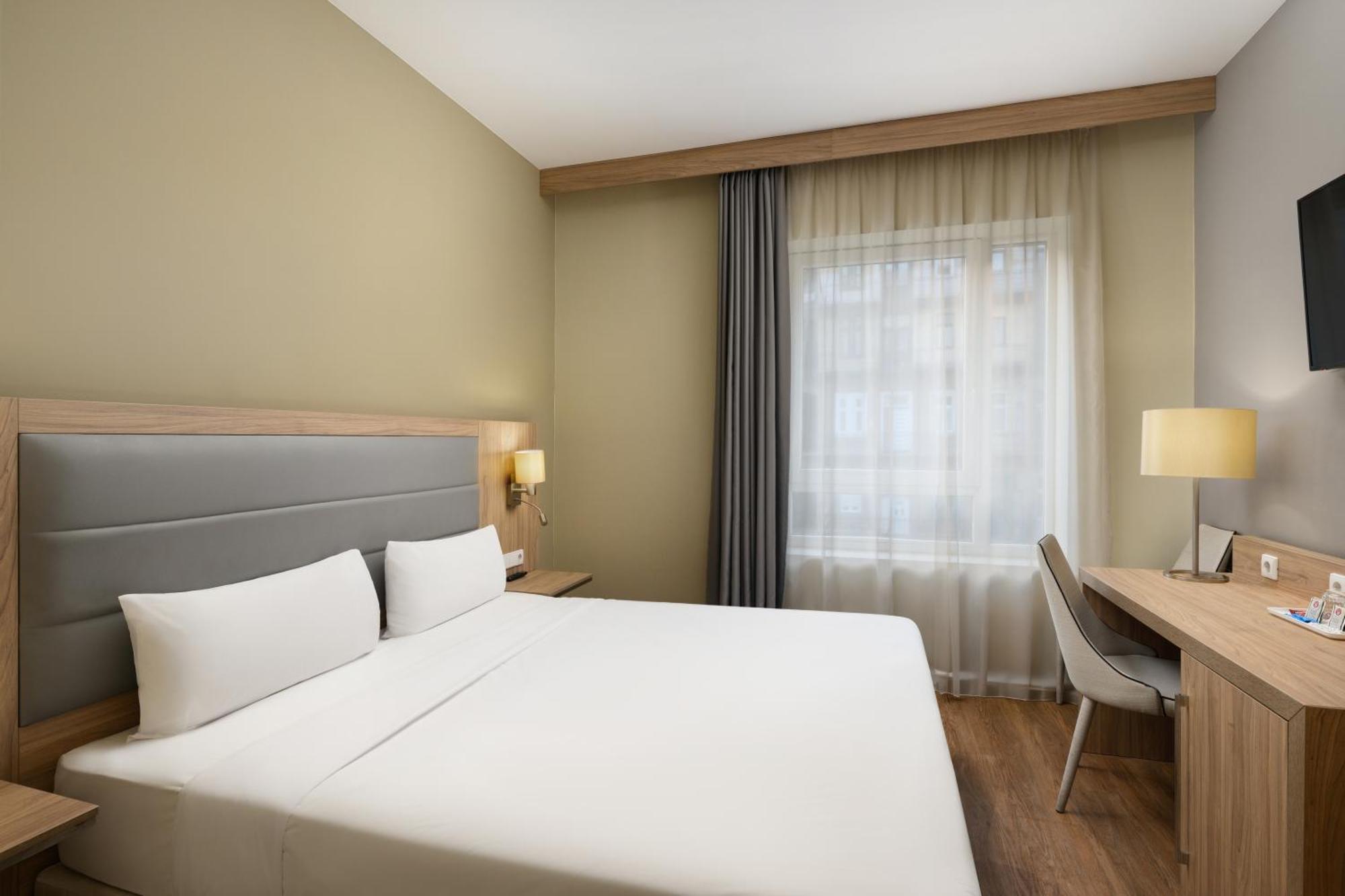 Quarto Superior com Cama de Casal ou 2 de Solteiro