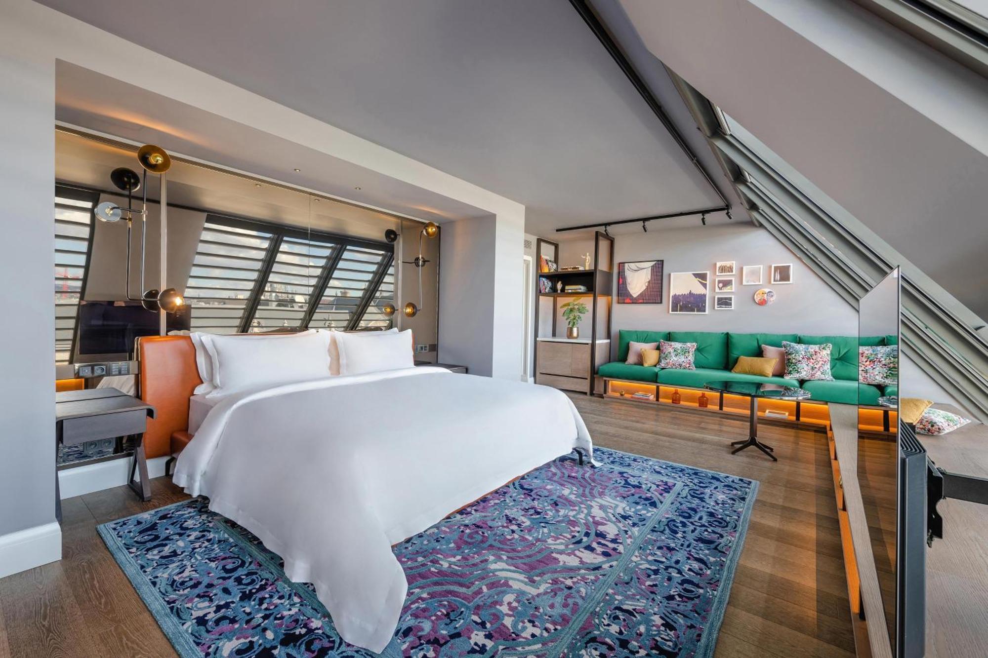 Quarto Loft com 1 Cama King-size e Vista Rio Danúbio