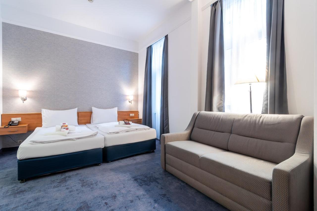 Standard Twin Room,746448311:JPEG