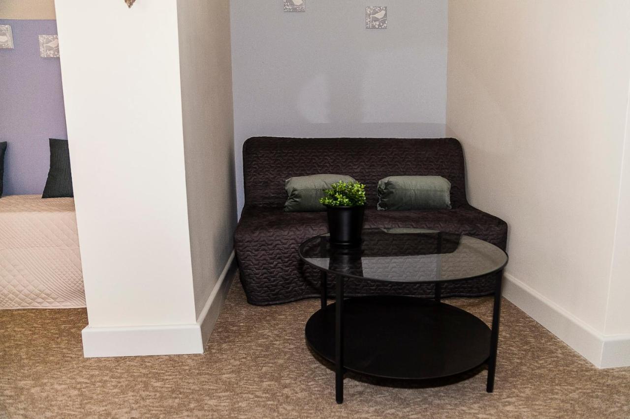 Quarto Standard com 2 Camas de Solteiro e Sofá