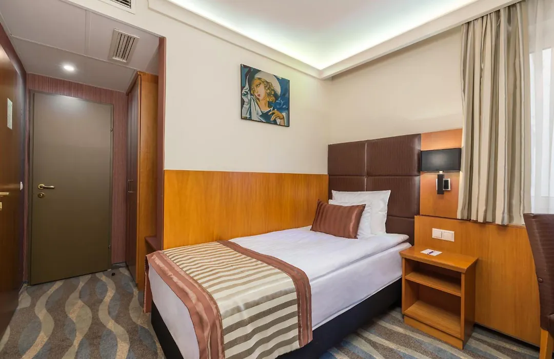 Carlton Hotel Buda Castle-1