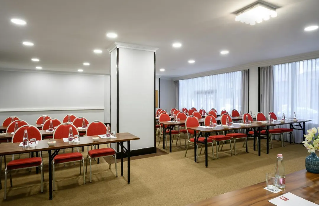 Leonardo Hotel Budapest-1