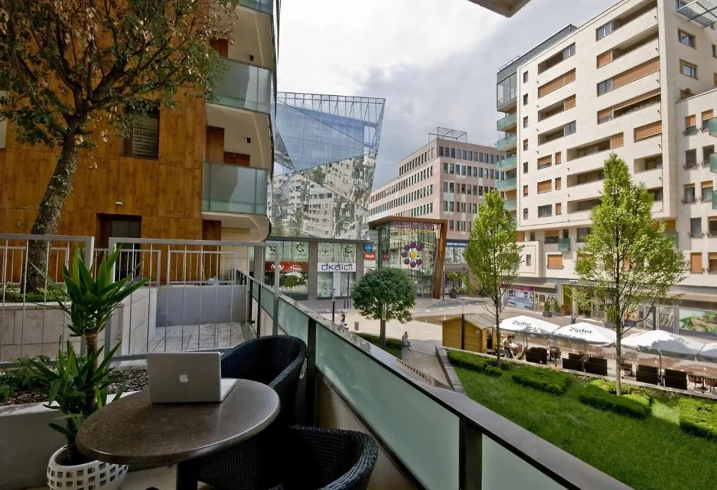 Corvin Lux Aparthotel-1
