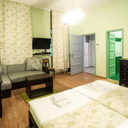 Budapest Rooms Bed And Breakfast-3