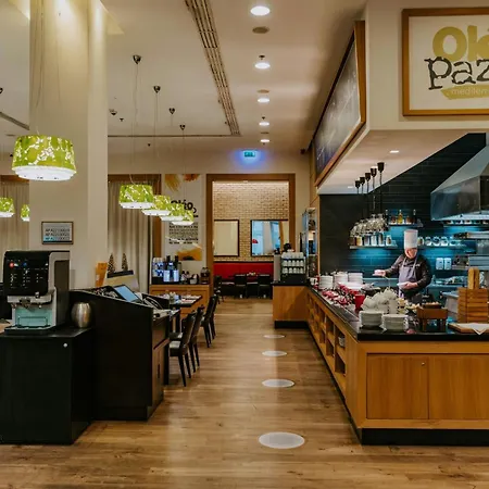 Courtyard By Marriott Budapest City Center-3