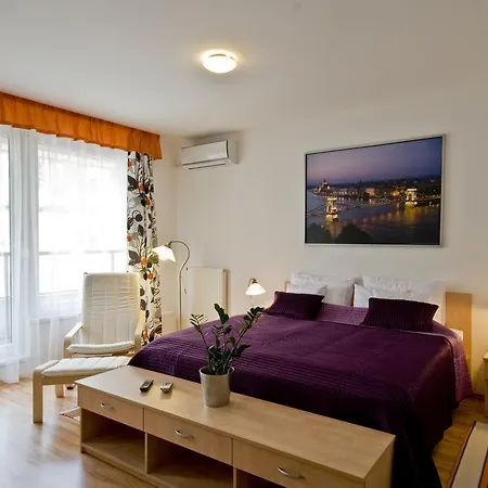 Corvin Lux Aparthotel-2