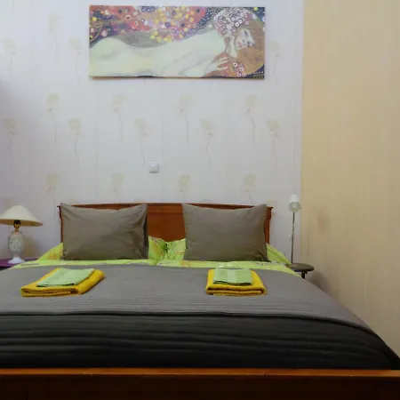 Budapest Guestrooms-3
